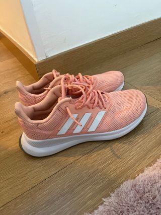 Botines Adidas coral y Blanco