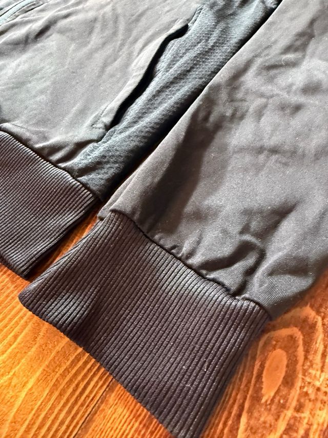 Chaqueta Adidas Negra con Capucha