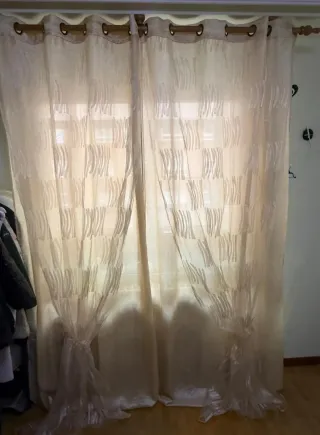 Tende da camera da letto beige trasparenti