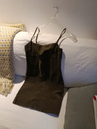 Vestido Peto Pana Caqui Brandy Melville