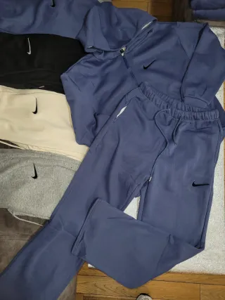 Conjunto Nike Mujer Gris y Beige