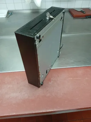 Cajón metálico para tienda