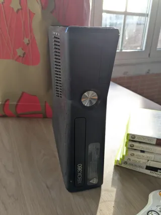 Xbox 360 Slim Negra + 8 Juegos (Añadibles 10 más)