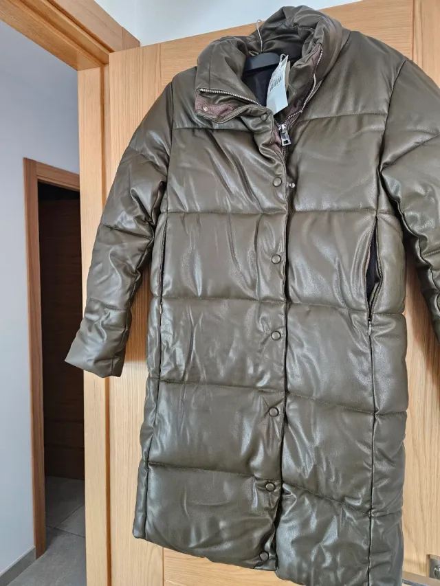 Abrigo acolchado efecto piel Mango marron