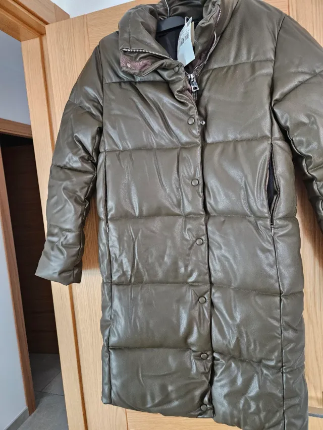 Abrigo acolchado efecto piel Mango marron