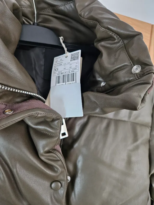 Abrigo acolchado efecto piel Mango marron