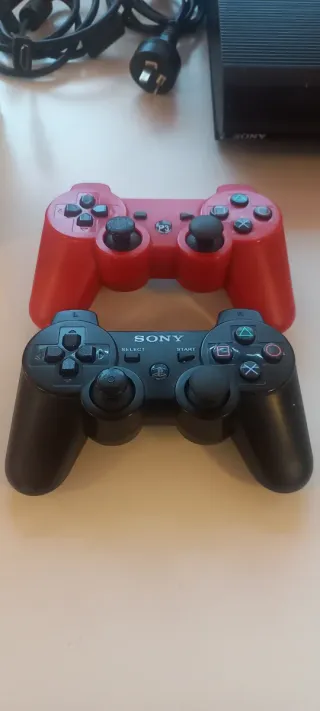 Playstation 3 Super Slim Negra + Juegos