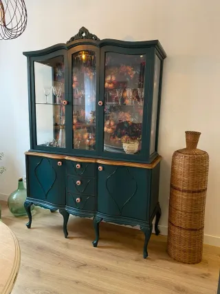 Mueble vintage decorado madera y cristal