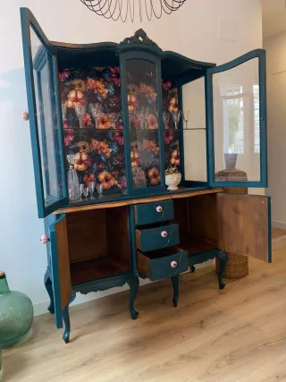 Mueble vintage decorado madera y cristal