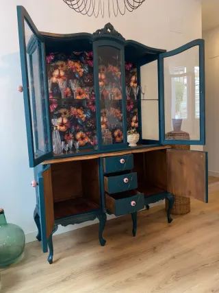 Mueble vintage decorado madera y cristal