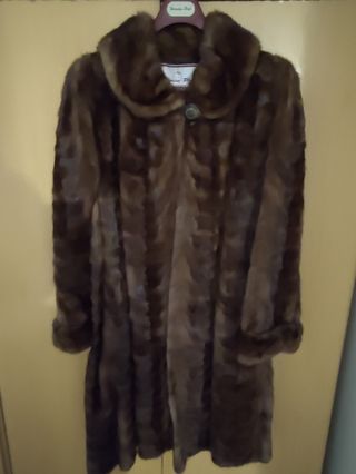 Abrigo de piel marrón