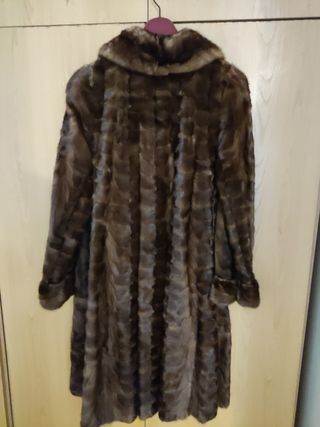 Abrigo de piel marrón