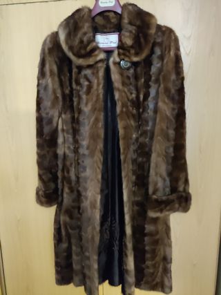 Abrigo de piel marrón