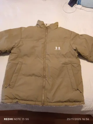 Cazadora Under Armour Beige