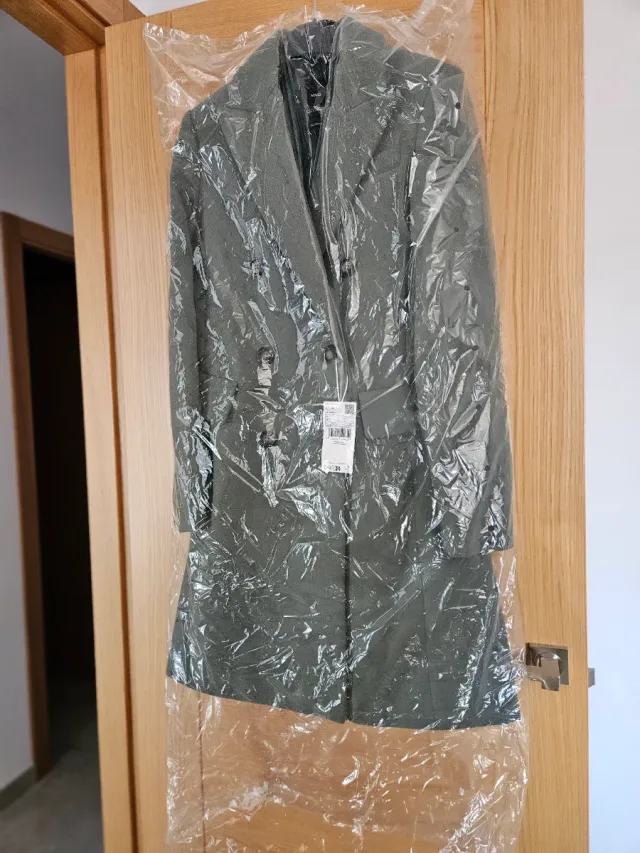 Abrigo Mango verde oliva doble botonadura