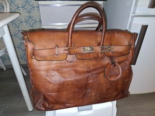 Bolso de cuero argentino.