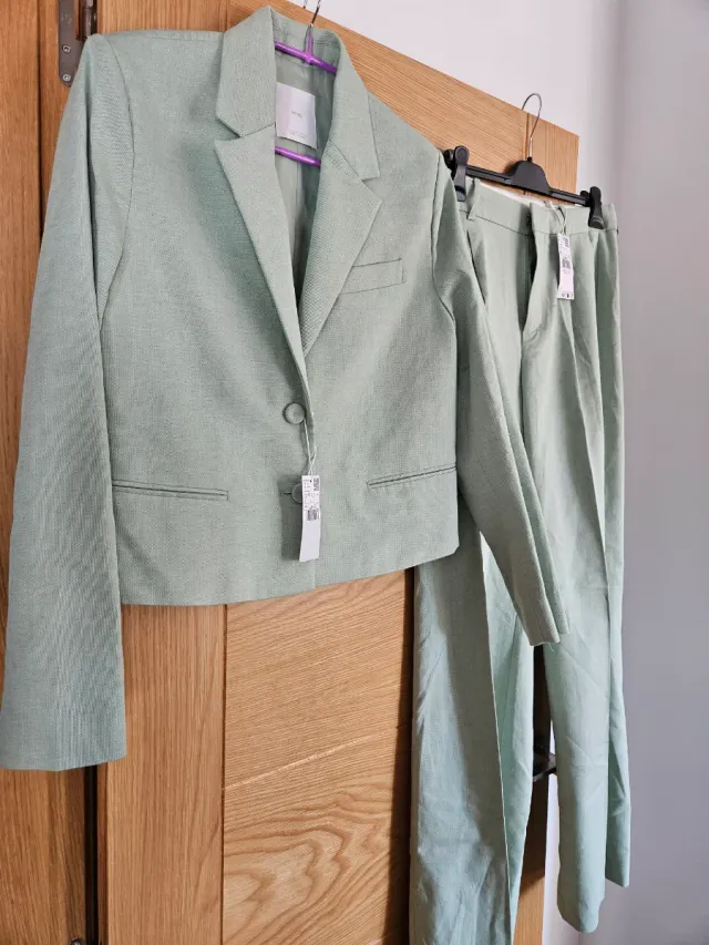 Conjunto Mango: Chaqueta y Pantalón Verde