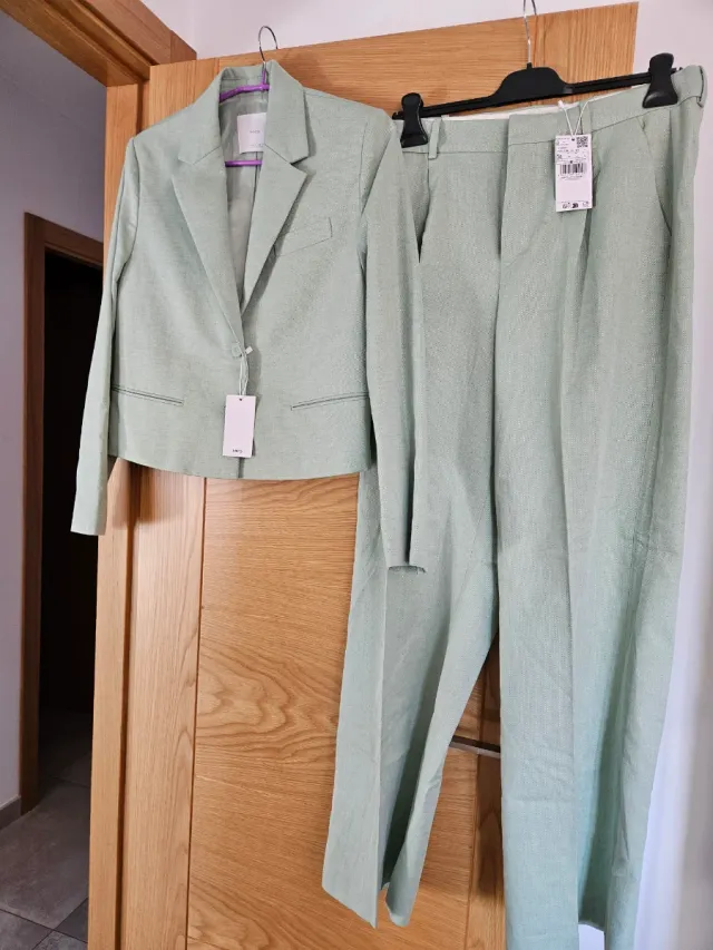 Conjunto Mango: Chaqueta y Pantalón Verde
