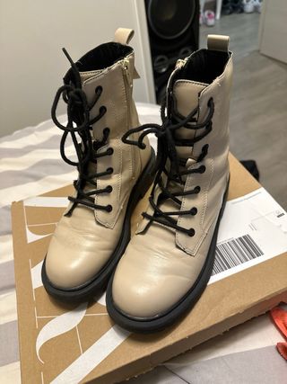 Botas niña beige y negras talla 37 Zara