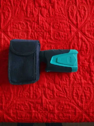 Telémetro Golf con Funda, mide desnivel y vibra.