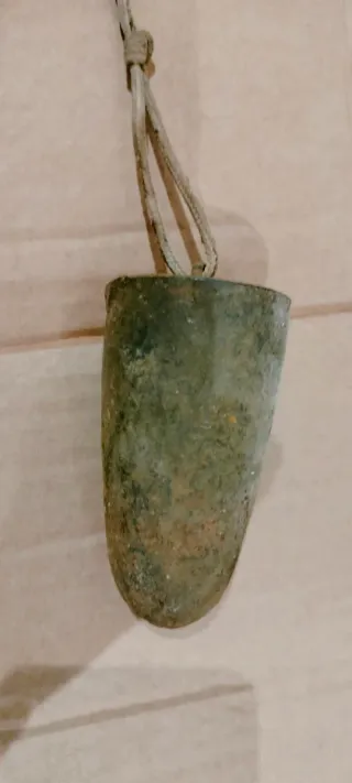 Peso antico in metallo