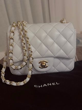Borsa Chanel in pelle bianca con catena dorata
