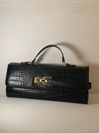 Bolso negro efecto piel de serpiente