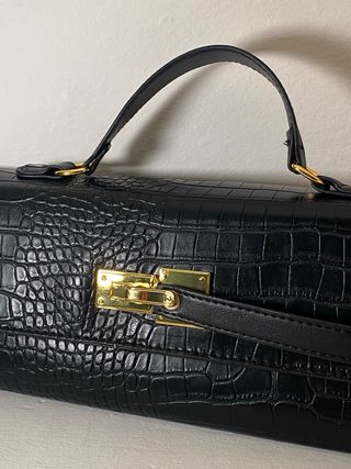 Bolso negro efecto piel de serpiente