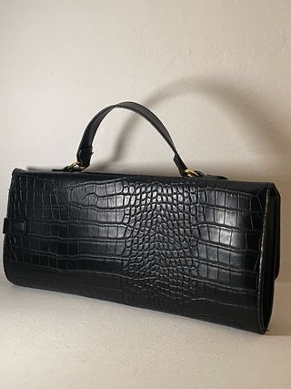 Bolso negro efecto piel de serpiente