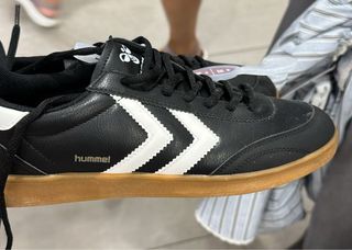 Zapatillas Hummel Negras y Blancas