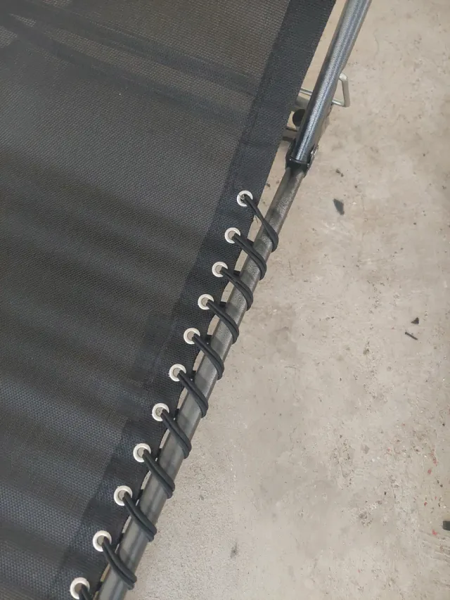 Tumbona plegable negra y gris