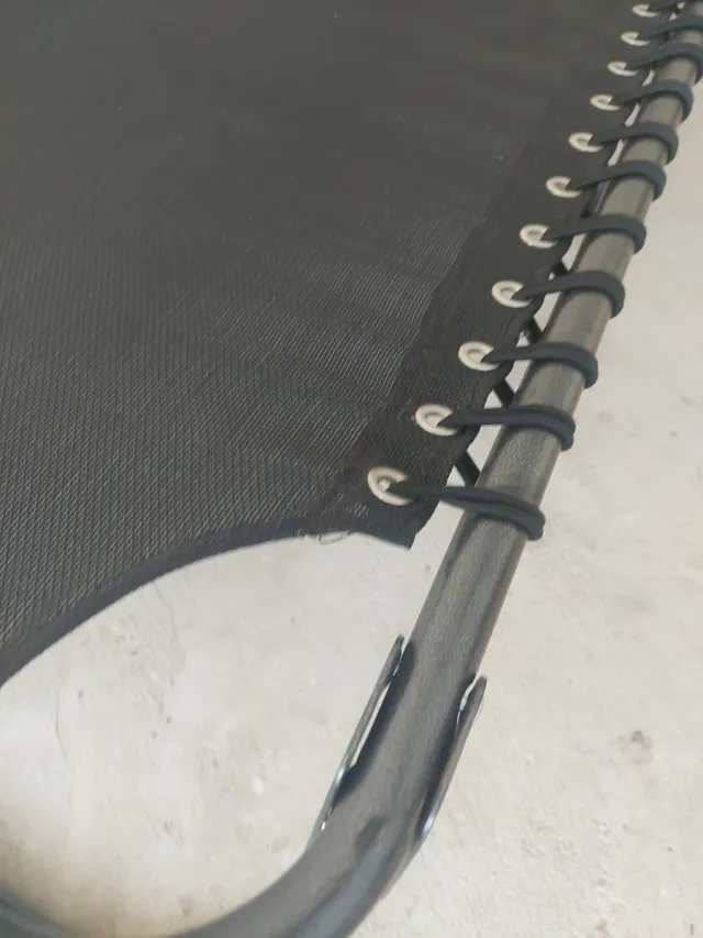 Tumbona plegable negra y gris