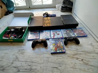 Consolas PS4 y PS2 Negras