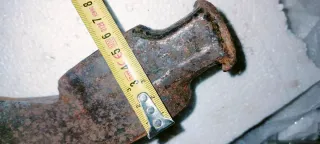 Ascia antica in ferro