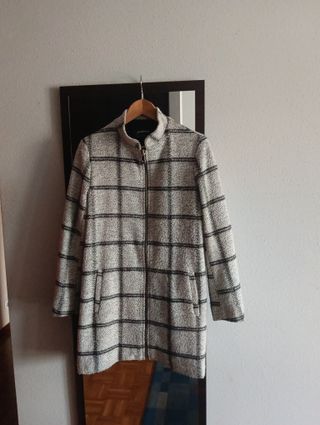 Abrigo Stradivarius cuadros mujer