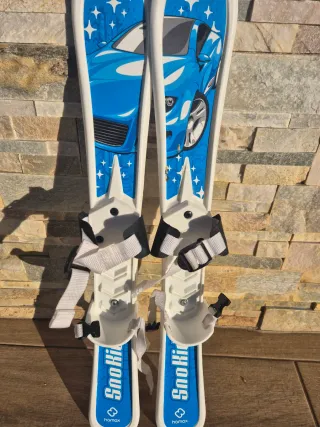 Esquís infantiles niño niña con bastones