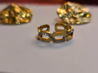 Conjunto Anillo y Pendientes Bisutería Dorada