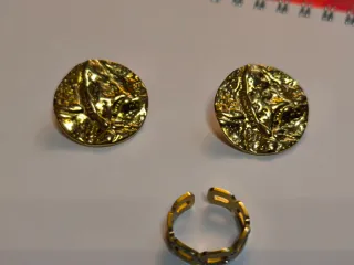 Conjunto Anillo y Pendientes Bisutería Dorada