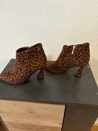 Botines Bata Animal Print Talla 38