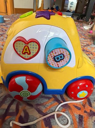 Coche de arrastre amarillo para niños