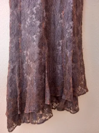 Vestido de fiesta con encajes color malva/granate