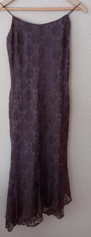 Vestido de fiesta con encajes color malva/granate