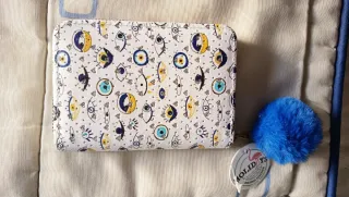 Monedero con diseño de ojos, nuevo.