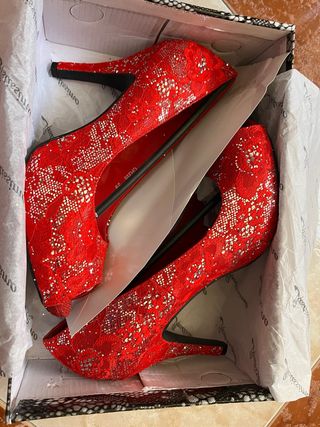 Tacones rojos encaje brillantes talla 39