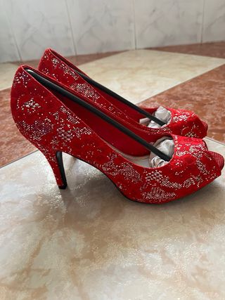 Tacones rojos encaje brillantes talla 39