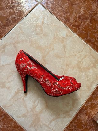 Tacones rojos encaje brillantes talla 39