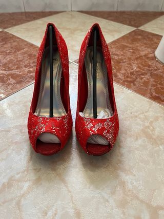 Tacones rojos encaje brillantes talla 39