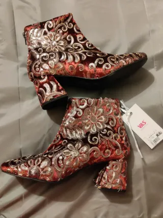 Botines Vas Bordados Dorados y cobrizo