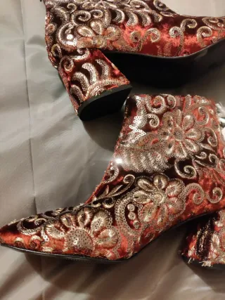 Botines Vas Bordados Dorados y cobrizo