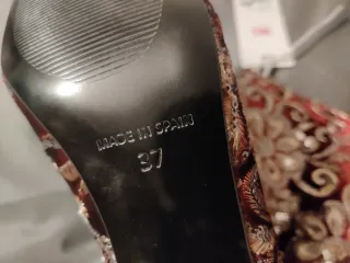 Botines Vas Bordados Dorados y cobrizo